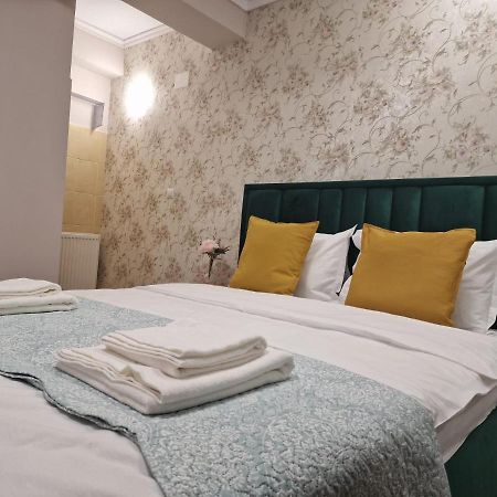 Laroka House Beautiful Apartment Universitate Center Bucarest Esterno foto
