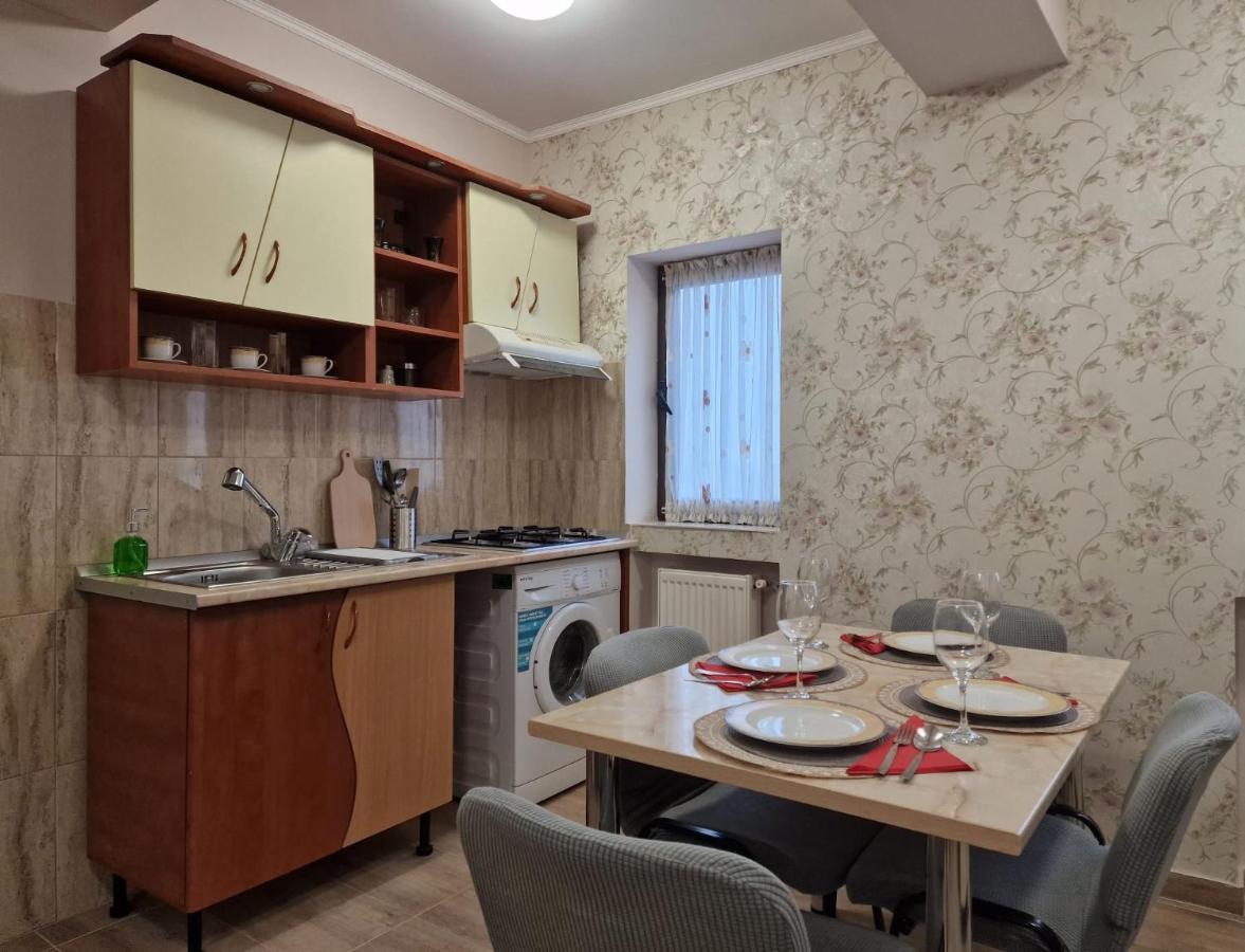 Laroka House Beautiful Apartment Universitate Center Bucarest Esterno foto
