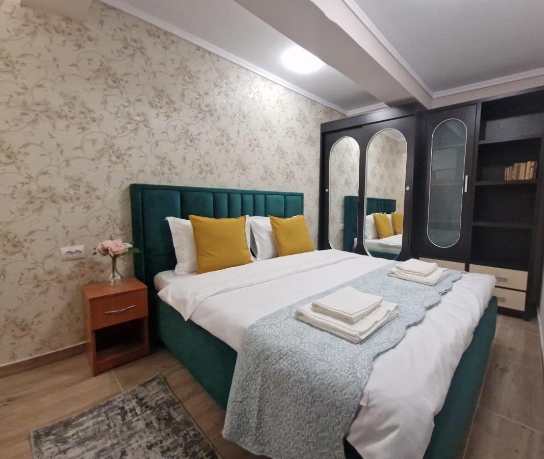 Laroka House Beautiful Apartment Universitate Center Bucarest Esterno foto