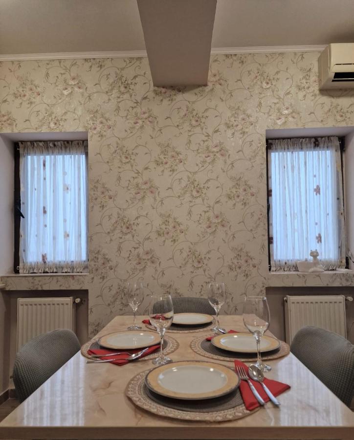 Laroka House Beautiful Apartment Universitate Center Bucarest Esterno foto
